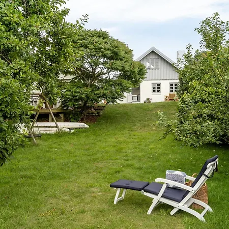 With Views And Walking Distance To Nature *
