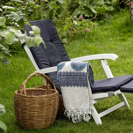 With Views And Walking Distance To Nature *