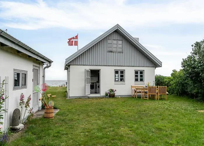 Hus Med Havudsigt Og Gaafstand Til Natur Nyborg